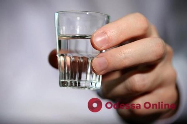 Працівниці розважального закладу на Одещині загрожує штраф за продаж алкоголю у заборонений час