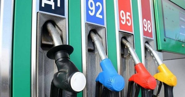 Що буде з цінами на бензин у березні: українським водіям повідомили приємну новину