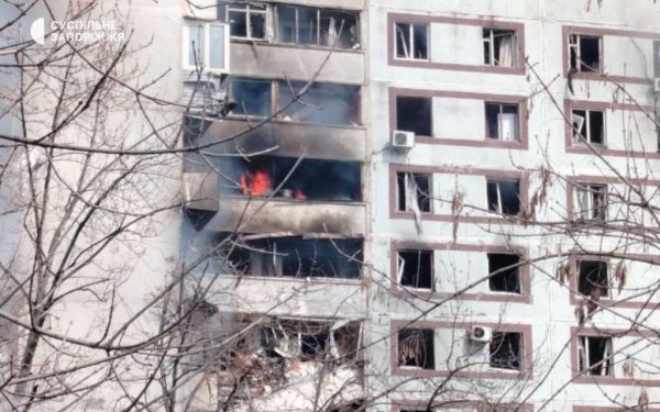 Ракетний удар по багатоповерхівках у Запоріжжі: в міськраді назвали попередню кількість постраждалих