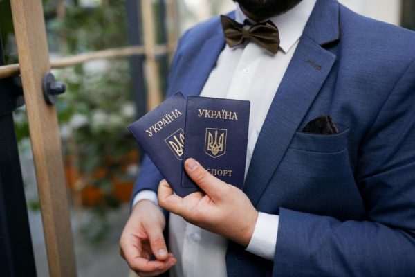 В Україні запроваджують іспити для отримання громадянства: Зеленський підписав закон