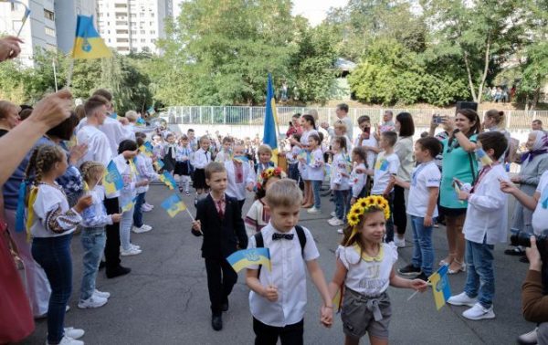 Українські школярі вчитимуться 12 років? У МОН кажуть, що “це розв’яже усі питання”