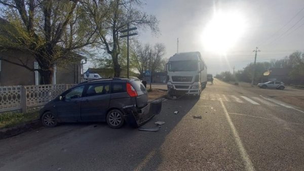 Легковик не розминувся з вантажівкою: дві людини постраждали в ДТП, що сталося у Спаському Татарбунарської громади