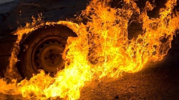 У Татарбунарах спалахнуло розлите дизельне паливо – вогонь перекинувся на три автомобілі