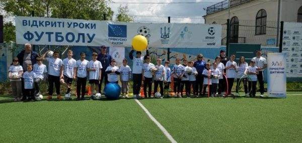 В Арцизькій громаді представники Всеукраїнської фундації «Захист прав дітей» провели спортивне свято для школярів