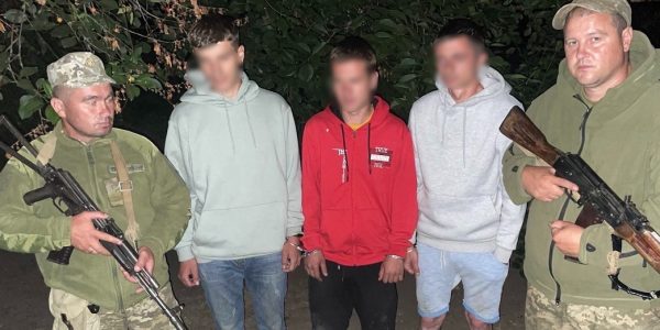 Йшли вночі до Молдови “на лікування”: ізмаїльські прикордонники затримали у Болградському районі трьох молодиків