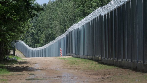 Польща збудувала загородження та електронний бар’єр на кордоні з білоруссю