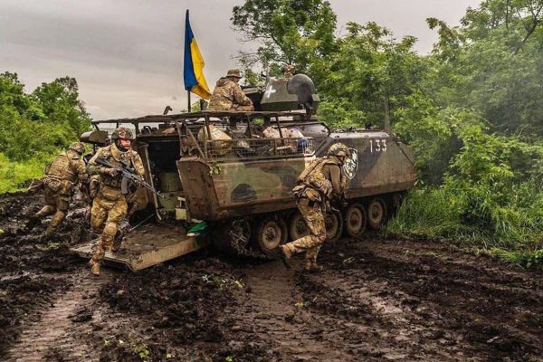 Українська наступальна операція продовжується, тривають важкі бої