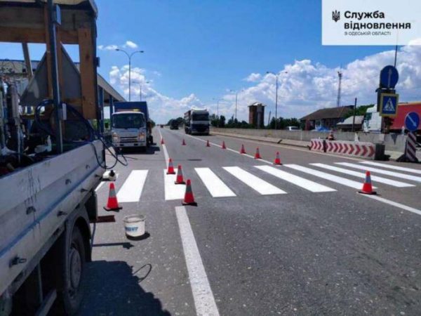 На автодорогах Одещини оновлюють засоби організації дорожнього руху