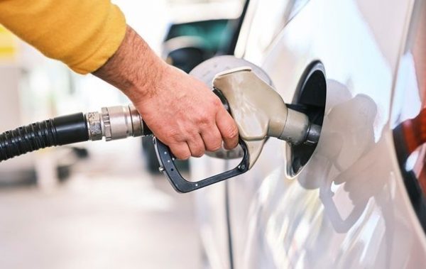 Бензин та дизель стрімко дорожчають: великі мережі АЗС знову підняли ціни