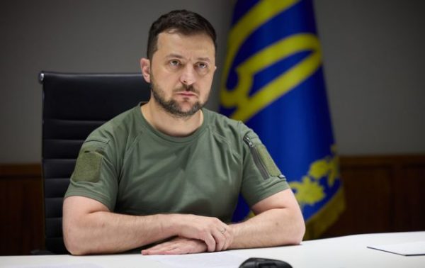 Мобілізацію та воєнний стан в Україні знову продовжили: Зеленський підписав закони