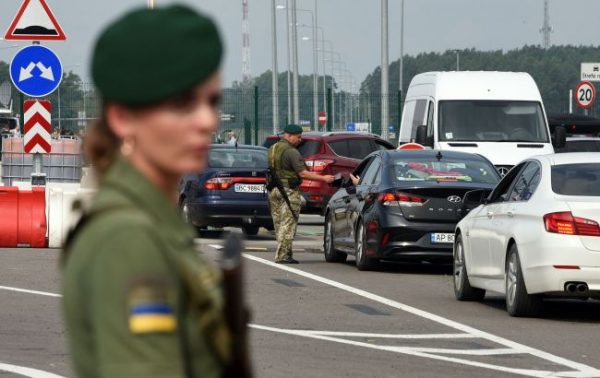 В Україні зміняться правила перетину кордону: що планують зробити