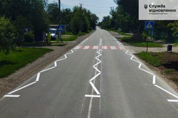 На автомобільних дорогах Одеської області оновлюють дорожню розмітку: попередження для водіїв