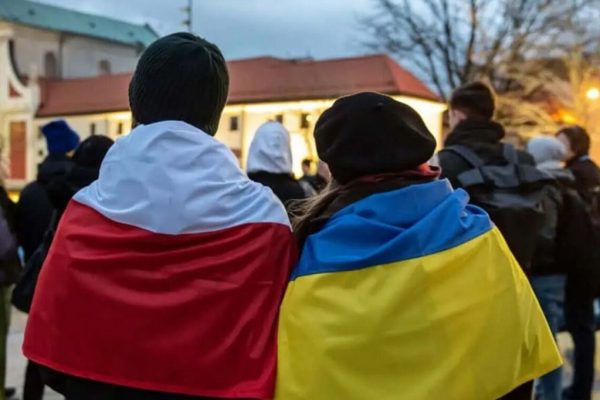 Польща припинить допомагати біженцям з України в 2024 році: що відомо