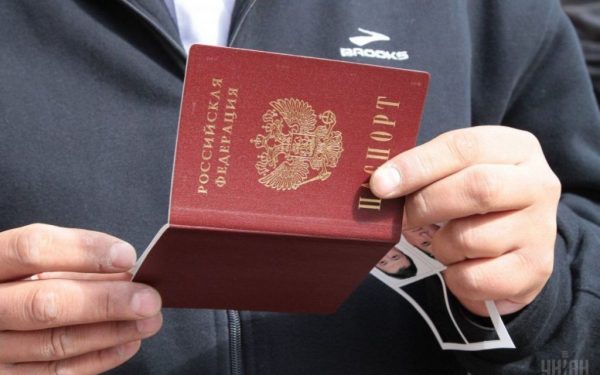 Росіяни не пустили до школи старшокласників, які не мають паспорта РФ: вимагають “виправити ситуацію”