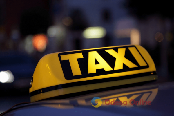 Таксисти мають встановити касові апарати і видавати фіскальні чеки, – податкова служба