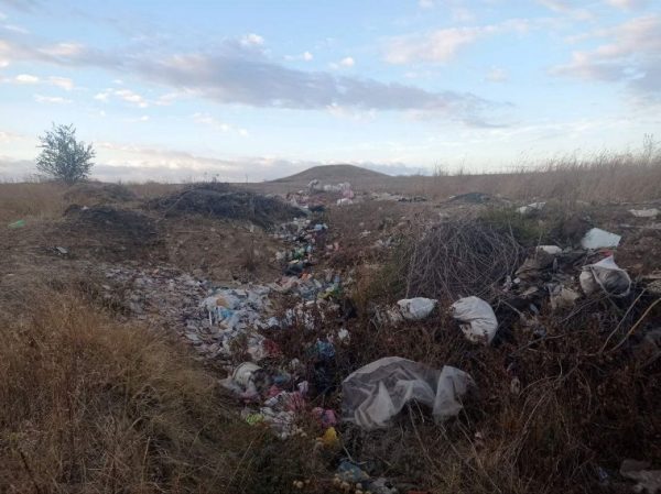Візитівку Арцизької громади місцеві мешканці перетворюють на стихійне сміттєзвалище