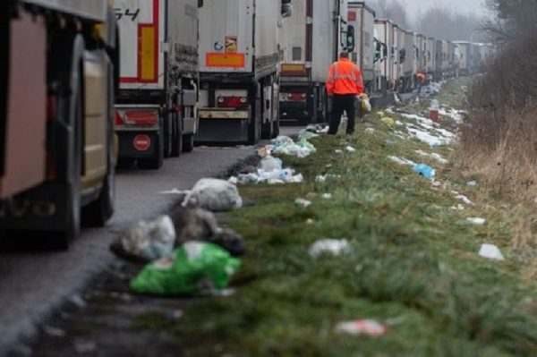 Польські перевізники відновили блокування кордону