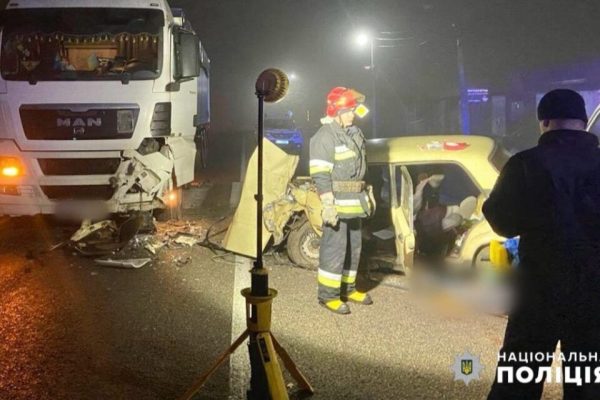Одна людина загинула, ще двоє отримали травми: у поліції розповіли про наслідки сьогоднішньої ДТП на трасі Одеса-Рені