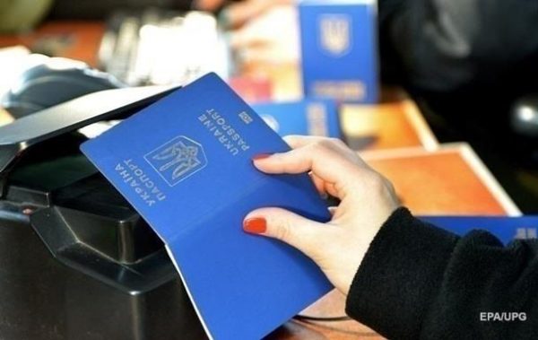 Україна знов піднялася у світовому рейтингу паспортів