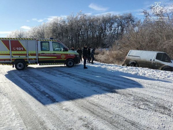 На Одещині рятувальники вилучили зі снігових заметів 14 автівок
