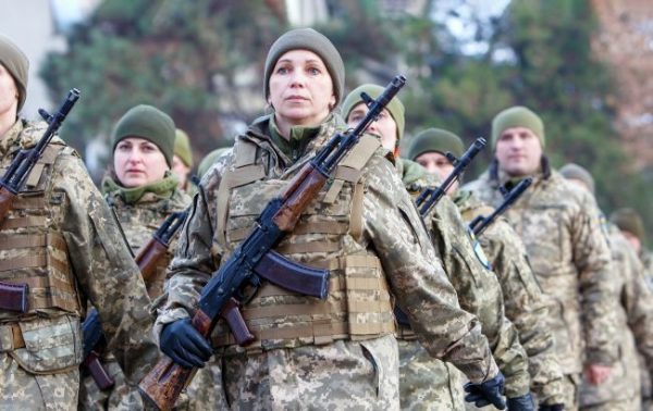 Чи змусять українок ставати на військовий облік у 2024 році: пояснення юристів