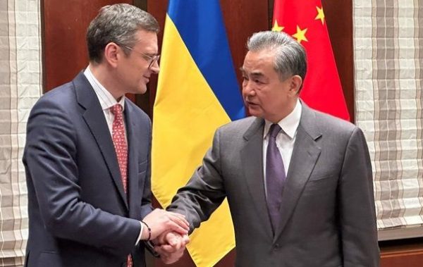 Китай запевнив Україну, що не передає зброю Росії