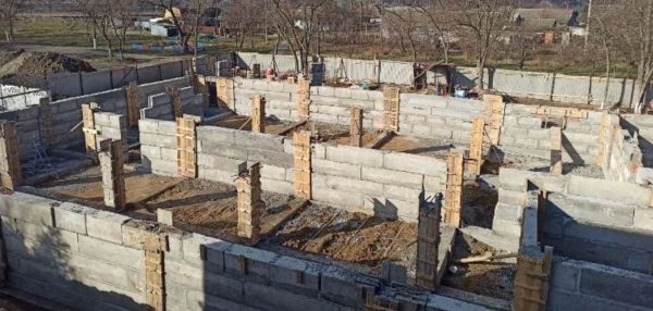 В Арцизькому ліцеї триває будівництво найбільшого за чисельністю стаціонарного укриття