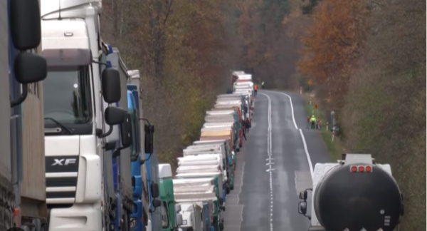 Пропускають по одному авто на годину: яка ситуація на заблокованому поляками кордоні
