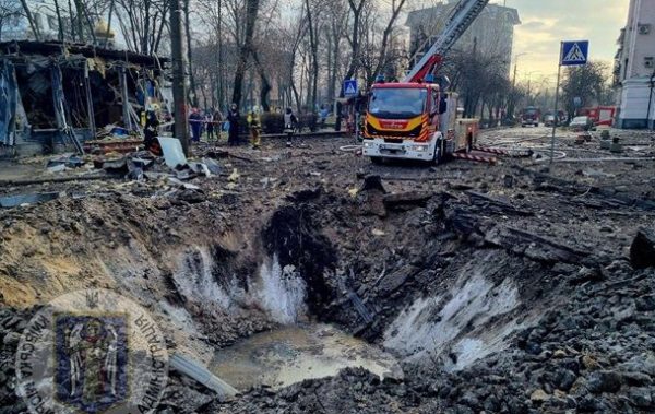 З’явилися фото наслідків ракетної атаки на Київ