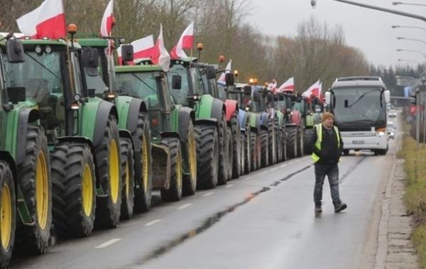 Тривало п’ять днів: польські фермери припинили блокування кордону з РФ
