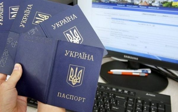 Польща продовжить захист українцям без паспорта – глава МВС