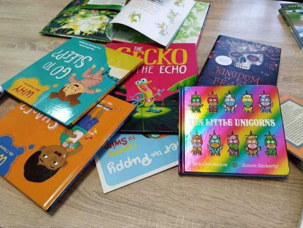 До Арцизької міської публічної бібліотеки завітали представники Pen Ukraine з подарунками, які поповнять книжковий фонд