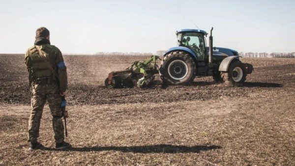 Як відбувається мобілізація сільськогосподарської техніки, пояснили у Міноборони