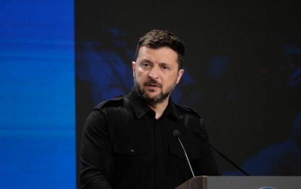 Зеленський про нічний терор росіян: спалили навіть склад з “гуманітаркою”