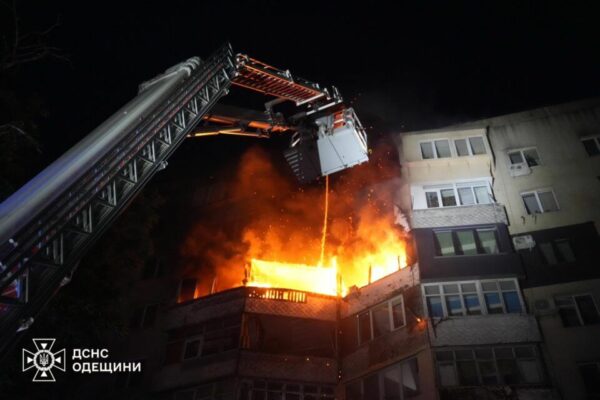 В ніч на 3 липня росія атакувала Одесу: пошкоджено дев’ятиповерхівку (фото)