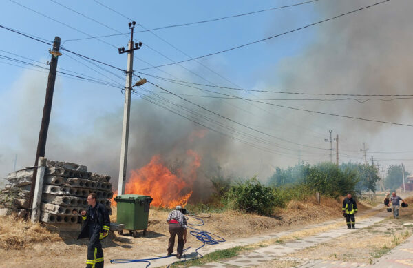 Вогнеборці щодня виїжджають на гасіння десятків загорянь сухої рослинності Вогнеборці щодня виїжджають на гасіння десятків загорянь сухої рослинності