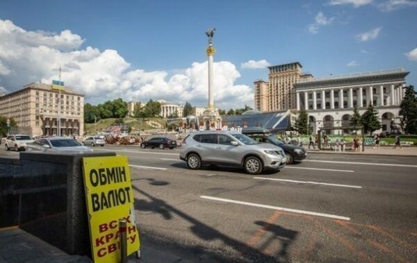 Курси долара і євро впали наприкінці тижня Курси долара і євро впали наприкінці тижня