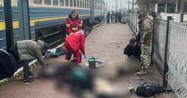 Чоловік підірвав гранату в поїзді на Житомирщині: є жертви і багато поранених Чоловік підірвав гранату в поїзді на Житомирщині: є жертви і багато поранених